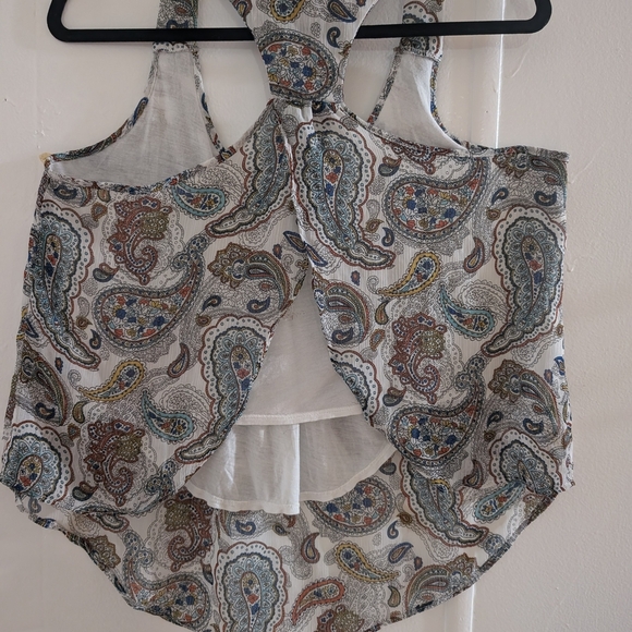 🛍️4 For $15🛍️Ambiance Gray and White Asymmetrical Tank Top - Picture 6 of 9